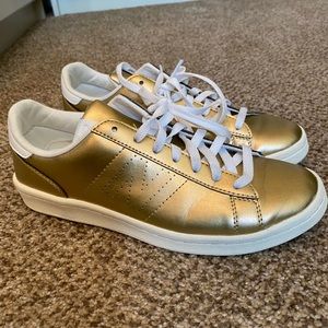 New balance gold sneakers